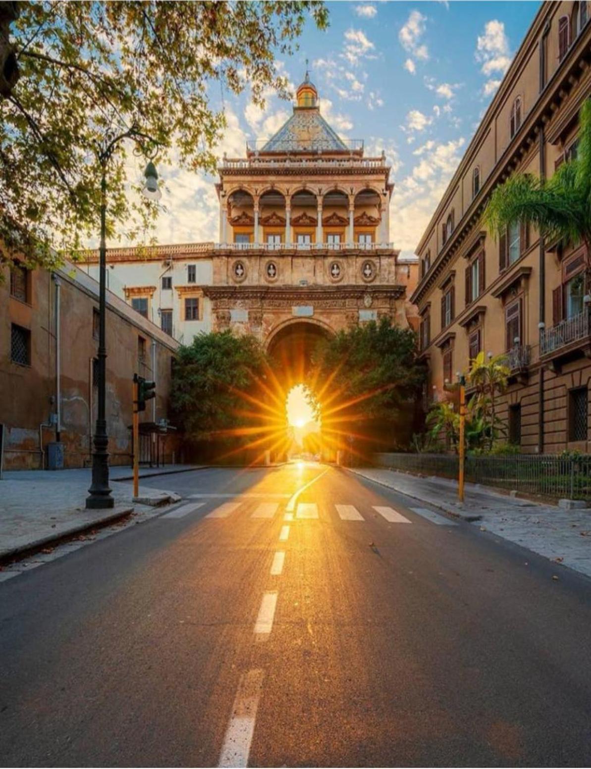 Hola Cathedral House Cadorna Palermo Exterior foto